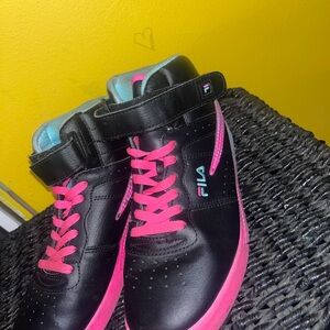 Fila Women's Black and Pink Sneakers